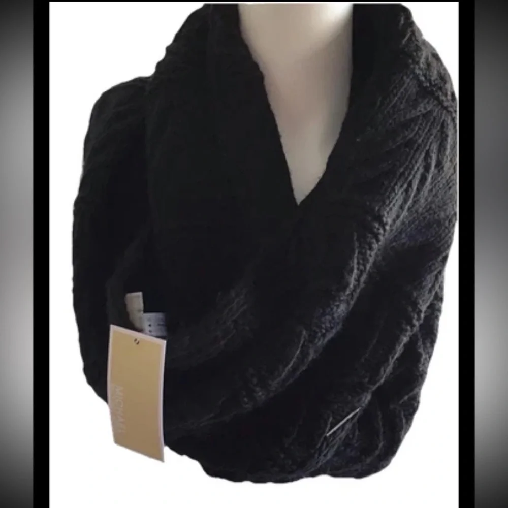 NWT MICHAEL Michael Kors Womens Patchwork Knit Infinity Loop Scarf Black